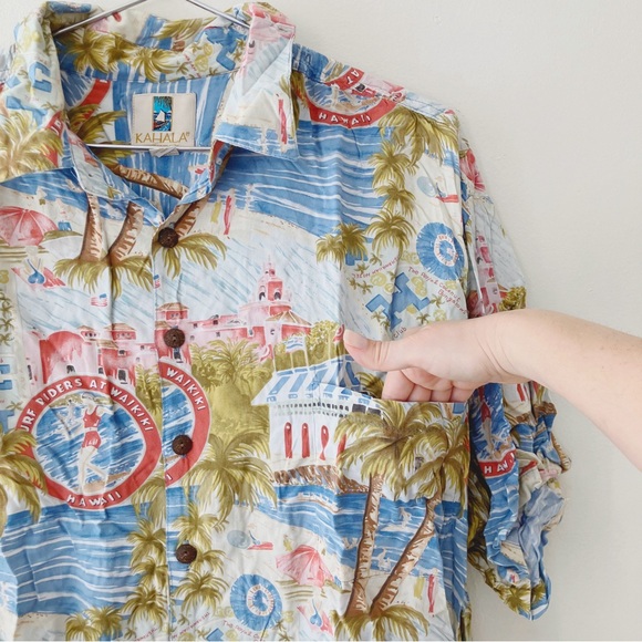 Vintage • Surf Riders at Waikiki Hawaii Aloha Button Down Shirt - Picture 4 of 7